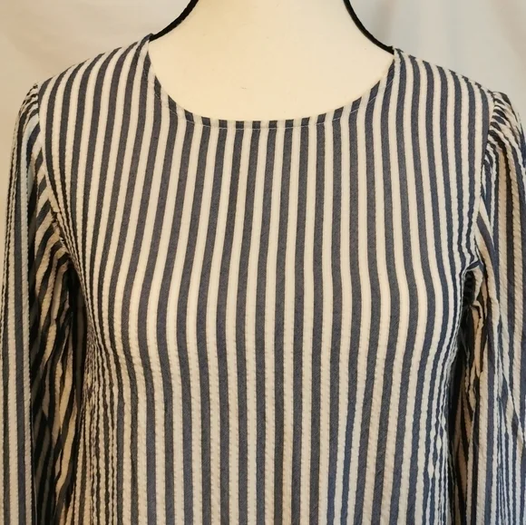 H&M Blue/White Blouse - Sz 2 - Picture 2 of 8